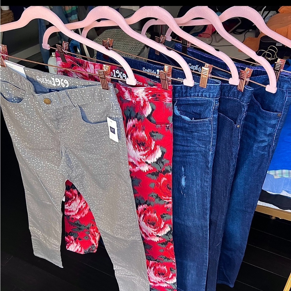 AWESOME BUNDLE! 4 Girls GAP 1969 & 1 LEVI’S jean. Size 14 kids/Extra Skinny Fit.